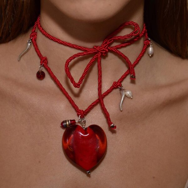 collana artigianale con cuore in vetro di murano rosso